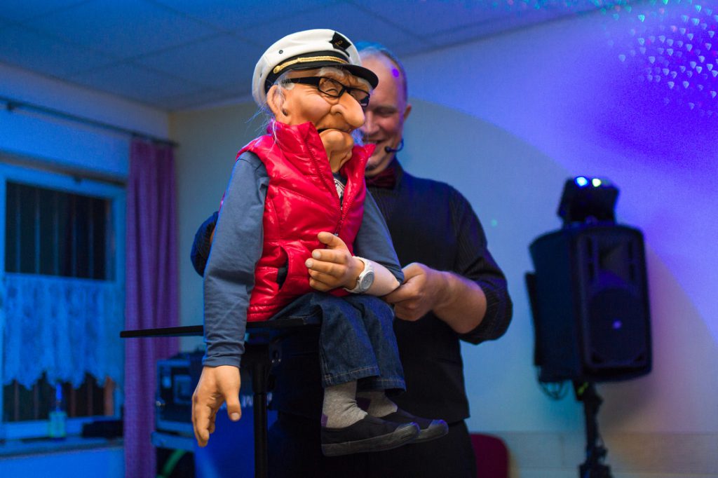 Bauchrednershow aus Thüringen mit einer Puppe als Opa