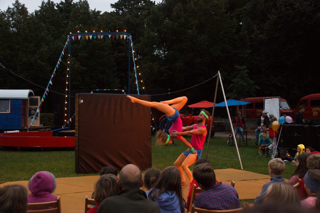 Akrobatik Duo im Zirkus